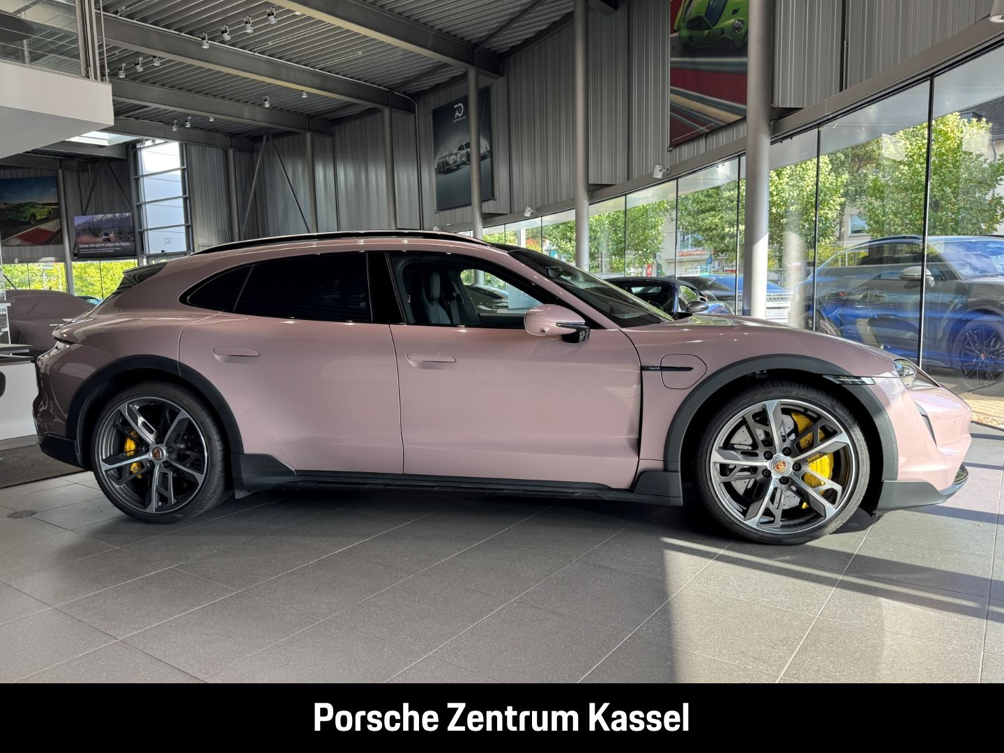 Porsche Taycan Turbo S Cross Turismo