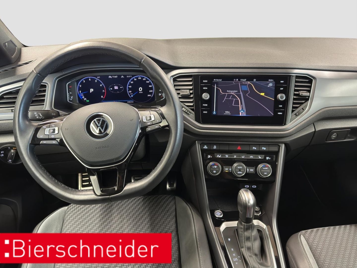 Volkswagen T-Roc 1.5 TSI DSG R-Line - Samsaru's Car Outlet