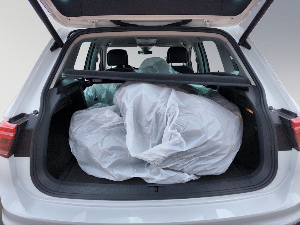 Volkswagen Tiguan Elegance 4Motion - Samsaru's Car Outlet