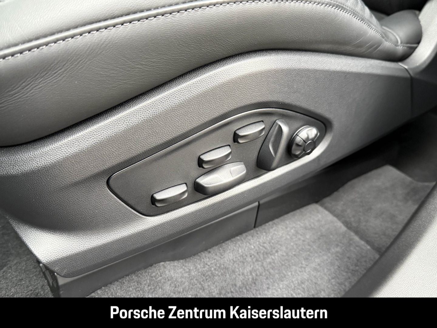 Porsche Macan Turbo 22-Zoll Rückfahrkamera LED-Matrix