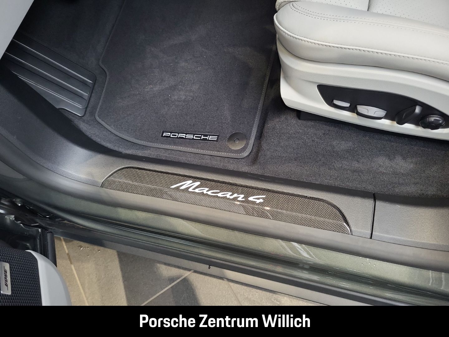 Porsche Macan 4 Surround-View LED-Matrix InnoDrive