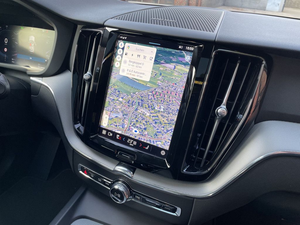 Volvo XC60 T6 Plus Dark Recharge Plug-In Hybrid AWD