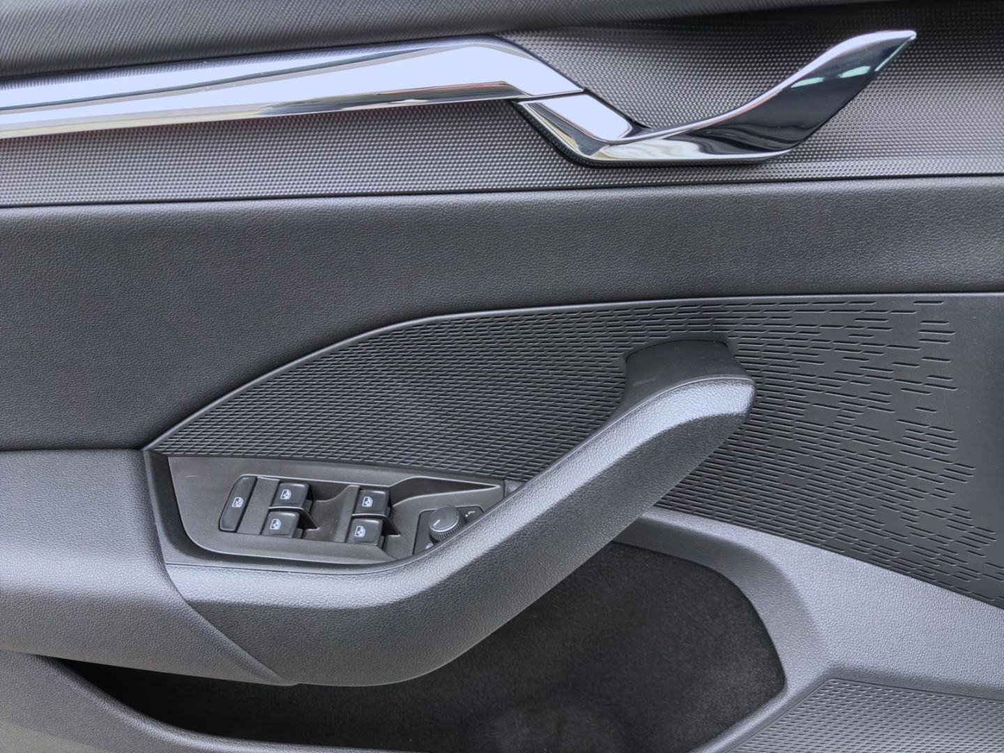 Skoda Octavia Combi 2.0 TDI DSG STYLE - Samsaru's Car Outlet