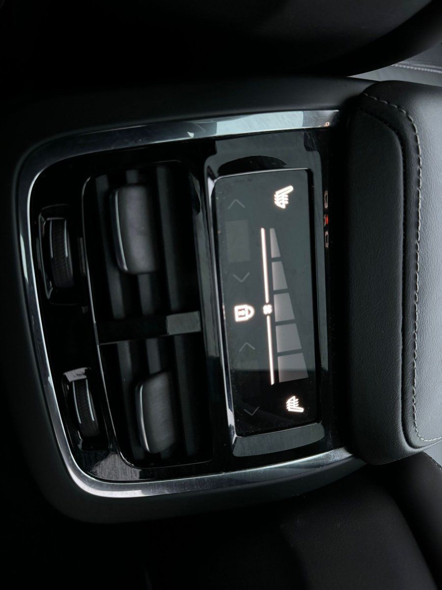 Volvo XC60 B5 AWD Ultimate Dark Luftfahrwerk Bowers &