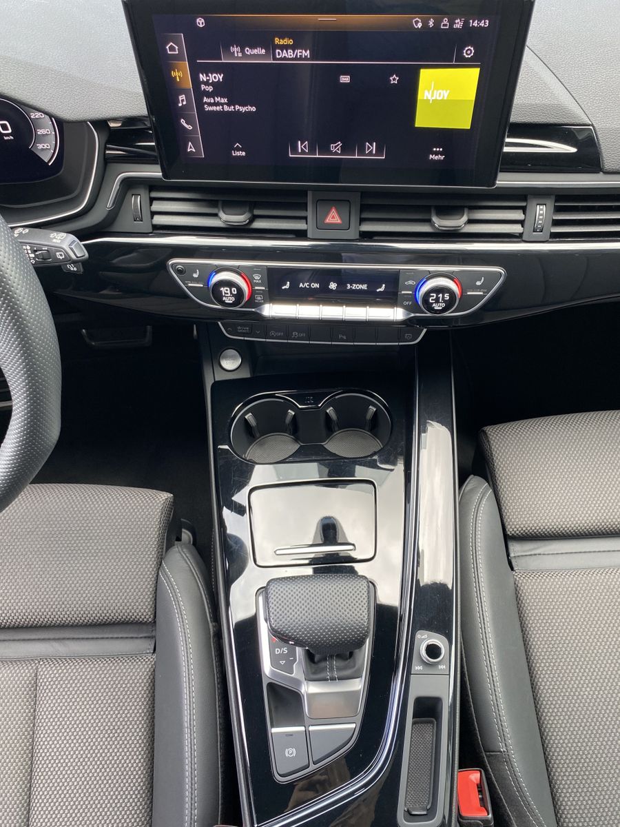 Audi A4 Avant 40 TFSI S-Line - Samsaru's Car Outlet