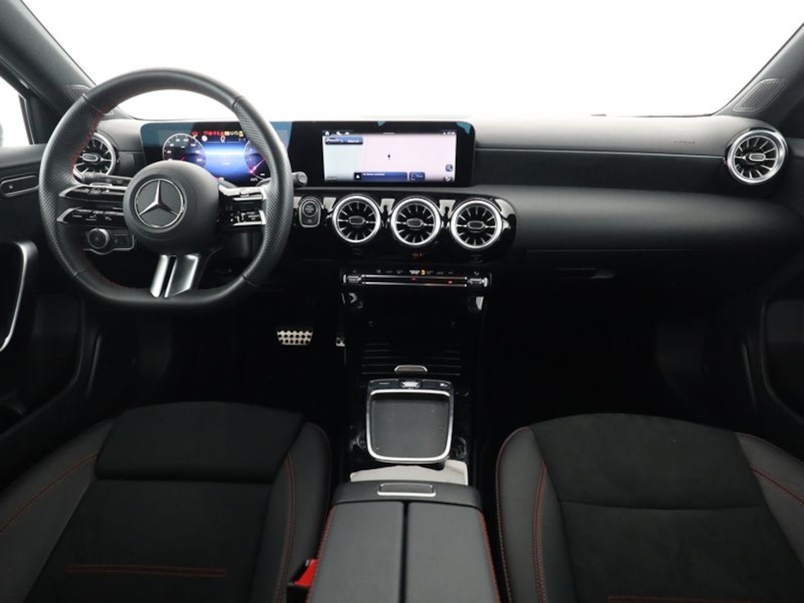 Mercedes-Benz A 200 AMG-Line - Samsaru's Car Outlet