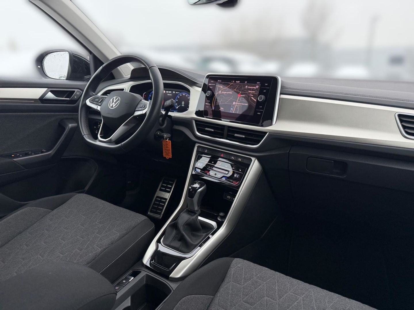Volkswagen T-Roc Move 1.5 TSI - Samsaru's Car Outlet