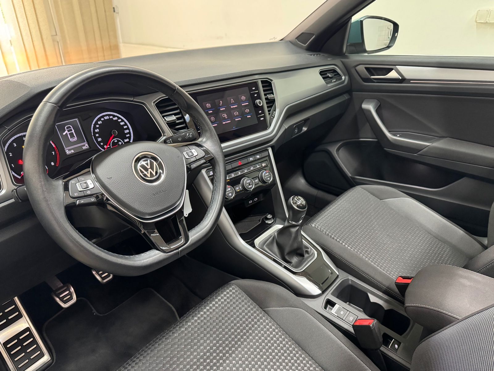 Volkswagen T-Roc Active - Samsaru's Car Outlet