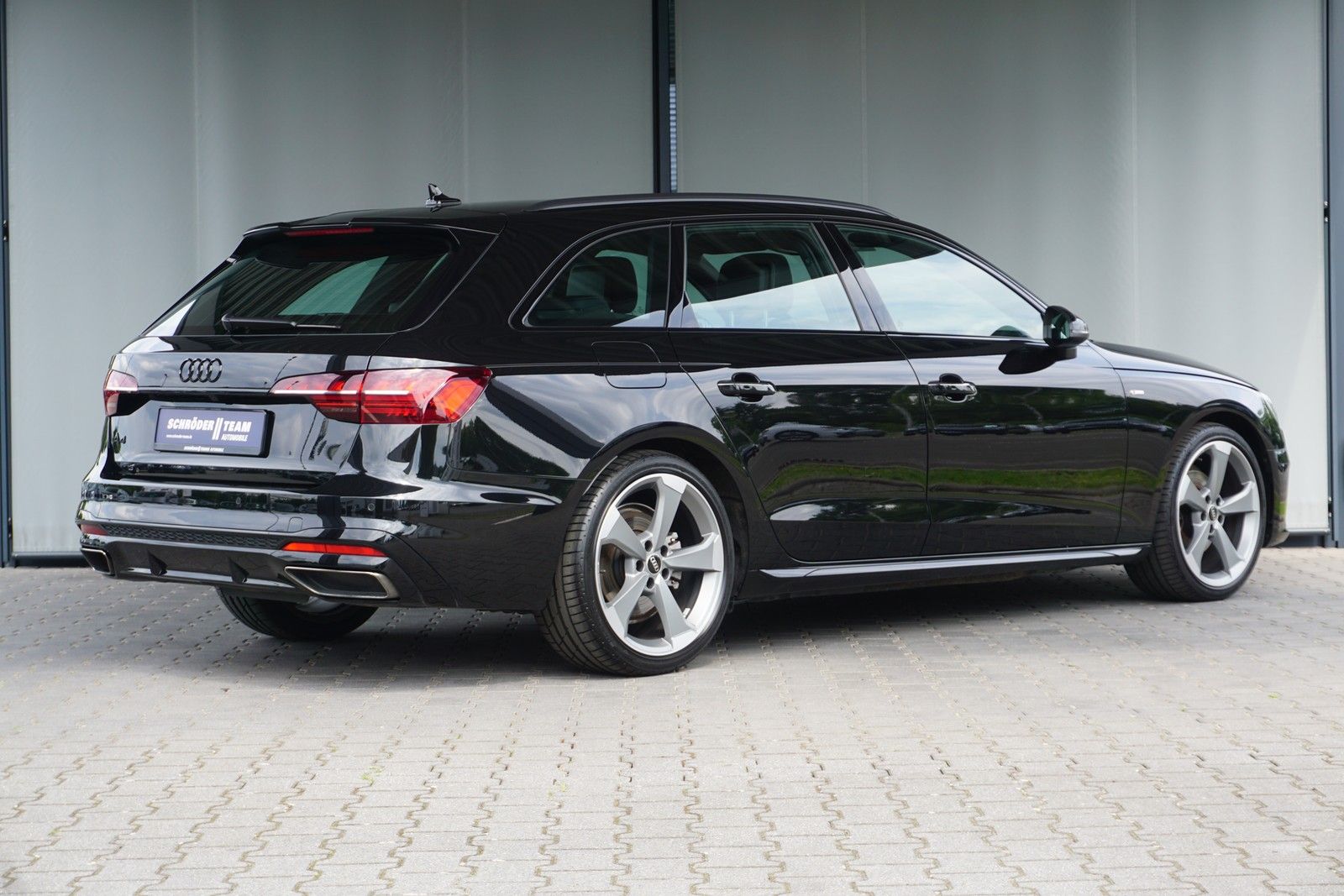 Audi A4 Avant 35 TDI S tronic S line - Samsaru's Car Outlet