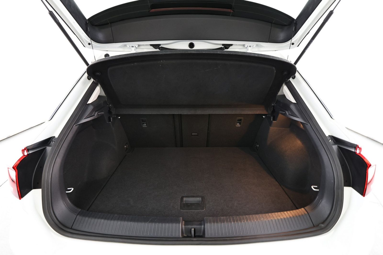 Volkswagen T-Roc 1.0 TSI Life - Samsaru's Car Outlet