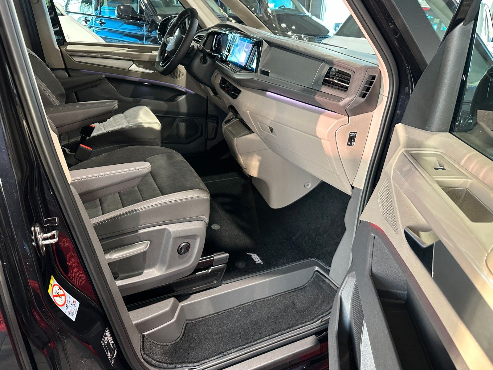 Volkswagen T7 Multivan ABT Edition - Samsaru's Car Outlet