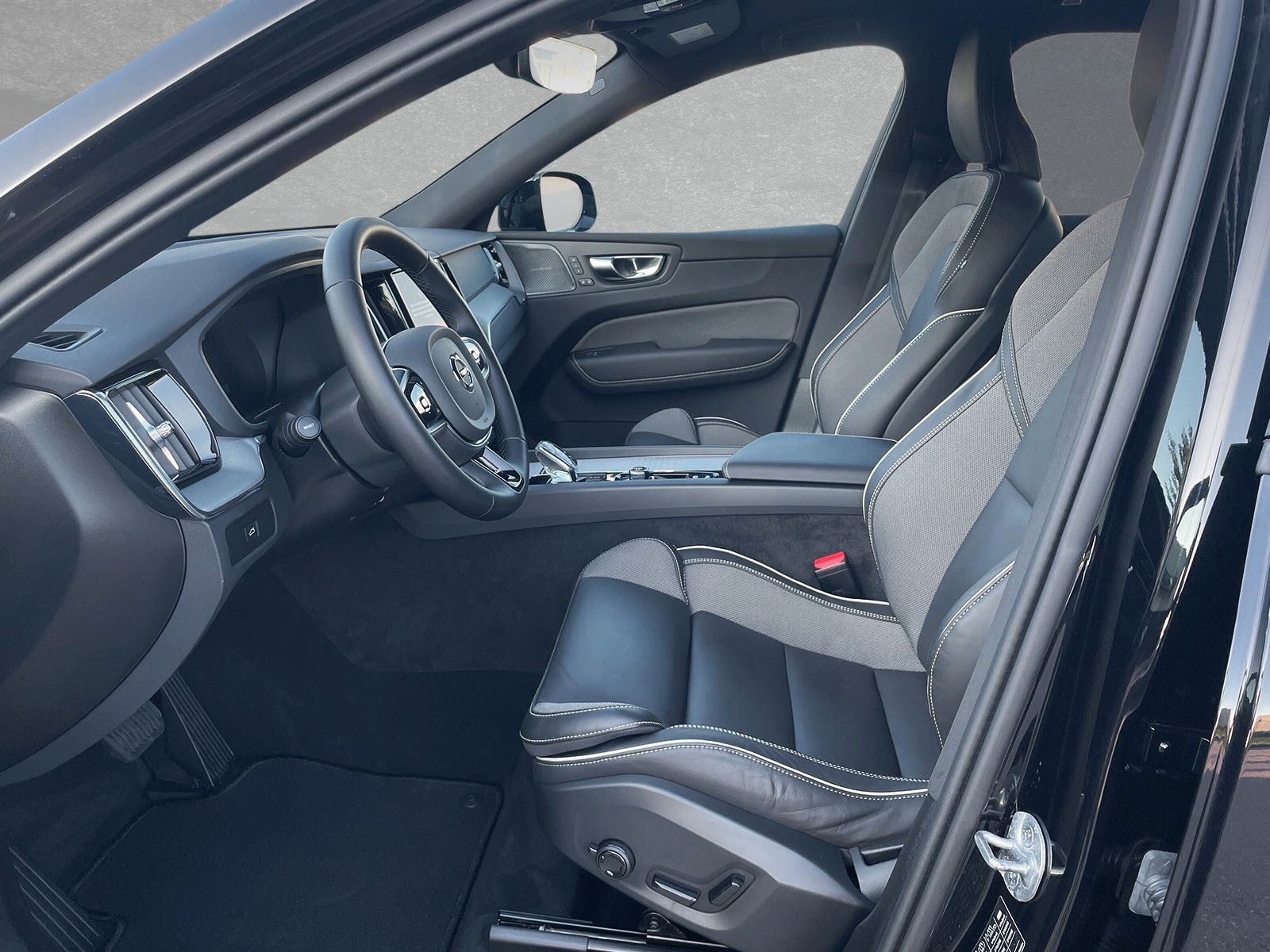 Volvo XC60 B5 AWD Plus Dark AHK ACC BLIS SD