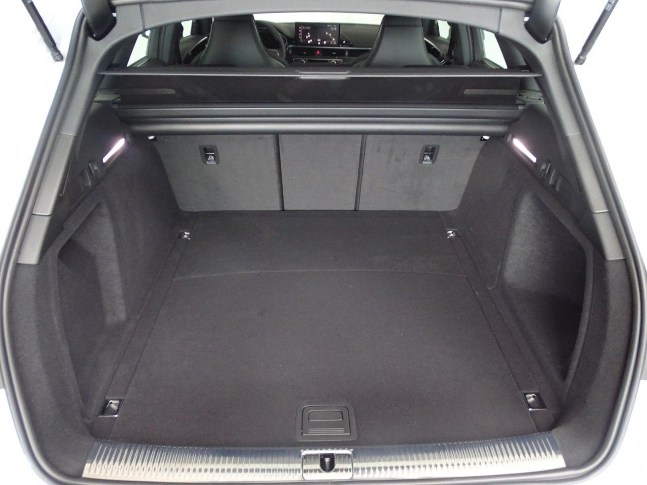 Audi A4 Avant 2.0 TDI advanced Aut. - Samsaru's Car Outlet