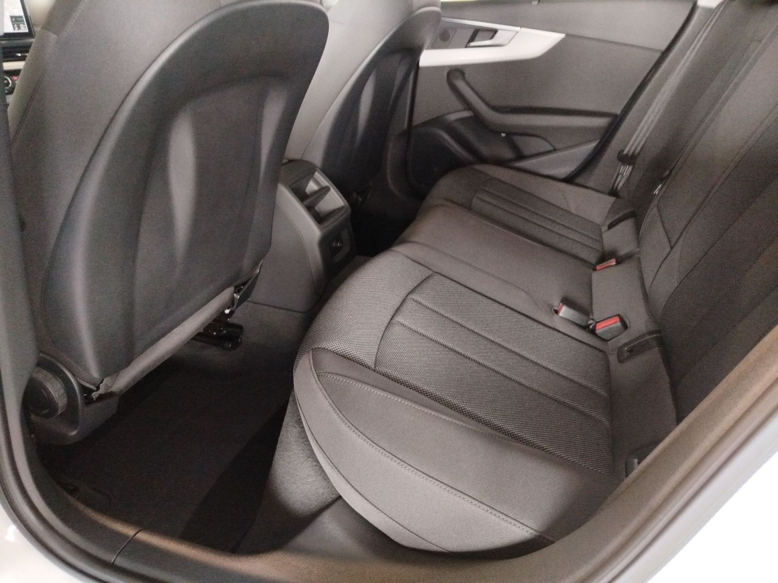 Audi A4 Avant 35 TFSI S tronic - Samsaru's Car Outlet