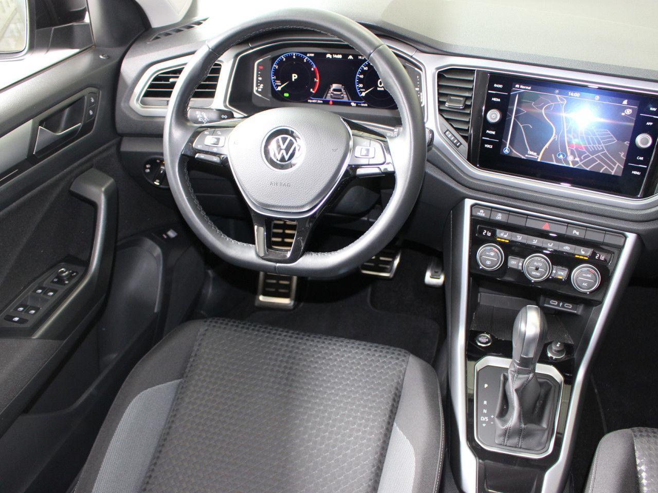 Volkswagen T-Roc 1.5 TSI ACT OPF DSG ACTIVE - Samsaru's Car Outlet