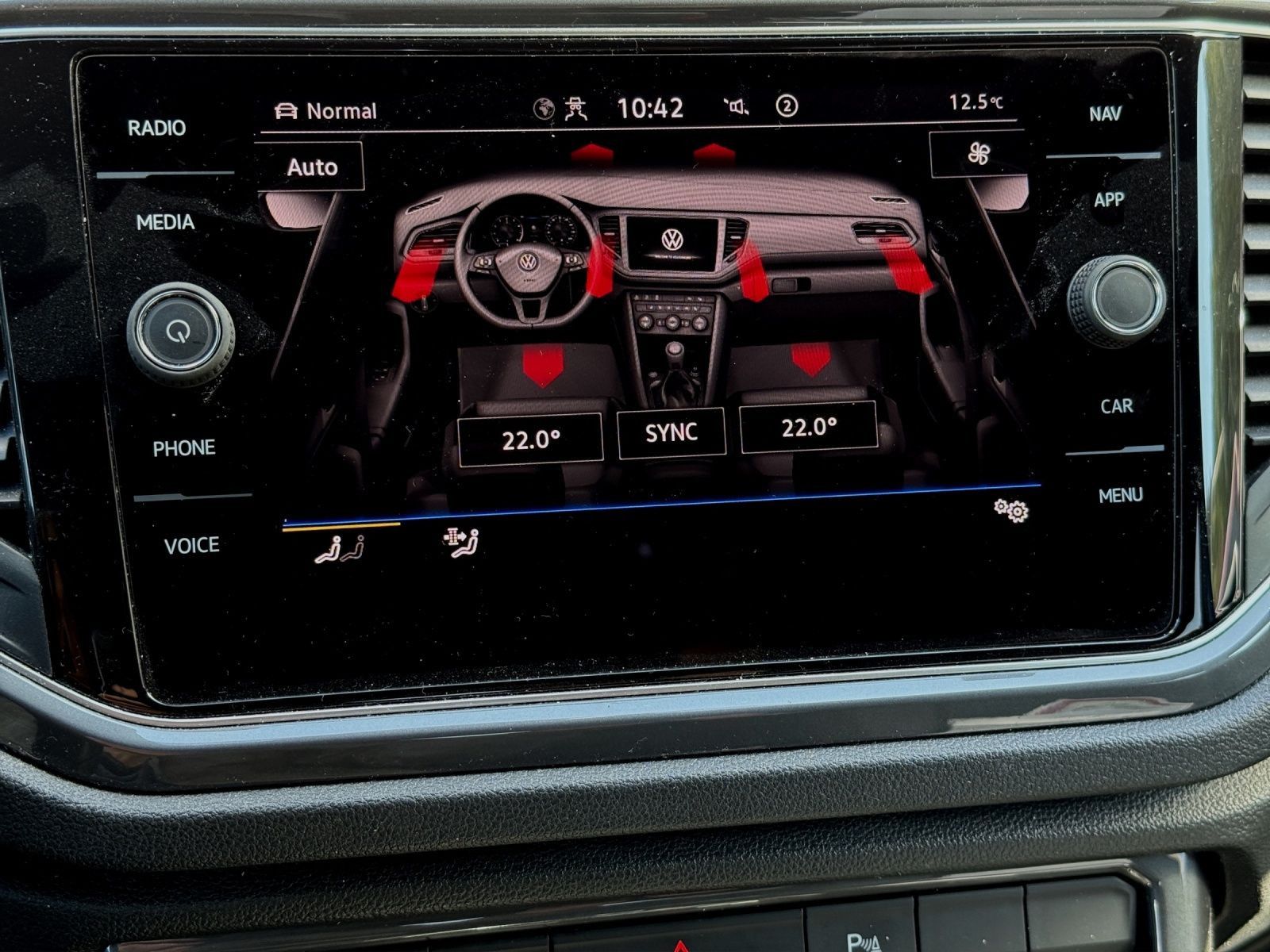 Volkswagen T-Roc 1.5 TSI DSG R-LINE - Samsaru's Car Outlet
