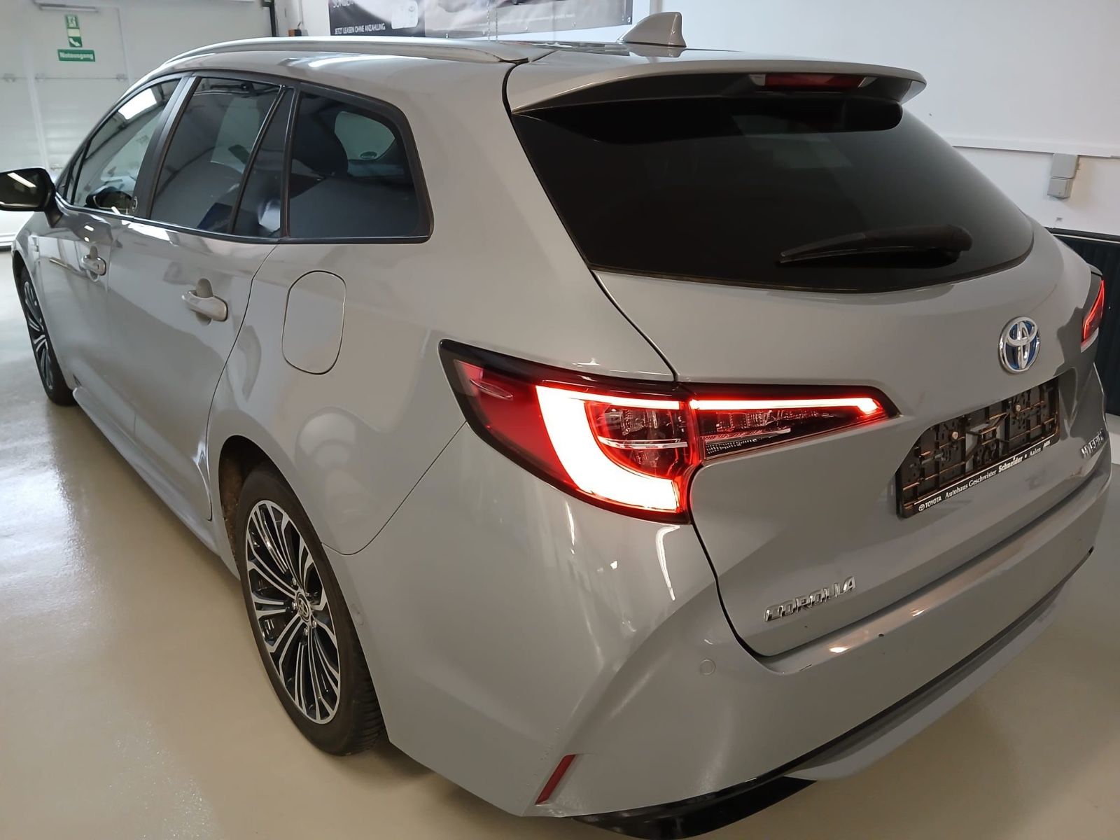 Toyota Corolla Touring Sports 2.0 Hybrid Team - Samsaru's Car Outlet