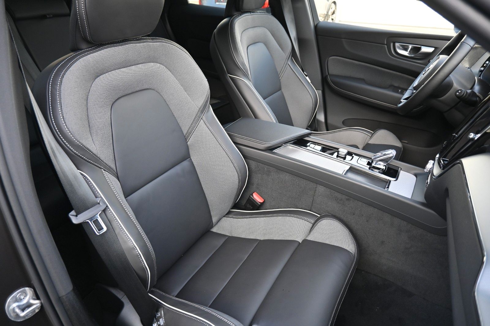 Volvo XC60 B5 AWD Plus Dark*H&K*FSHZG*360°*ACC*AHK