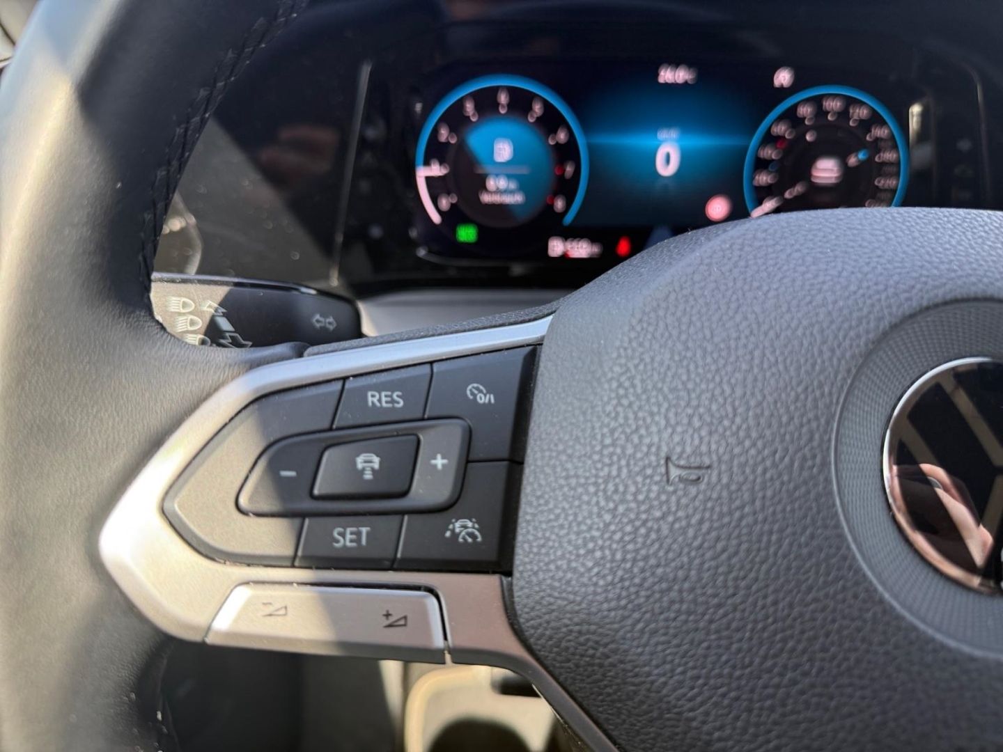 Volkswagen Golf 8 VIII Style 1.5 TSI - Samsaru's Car Outlet