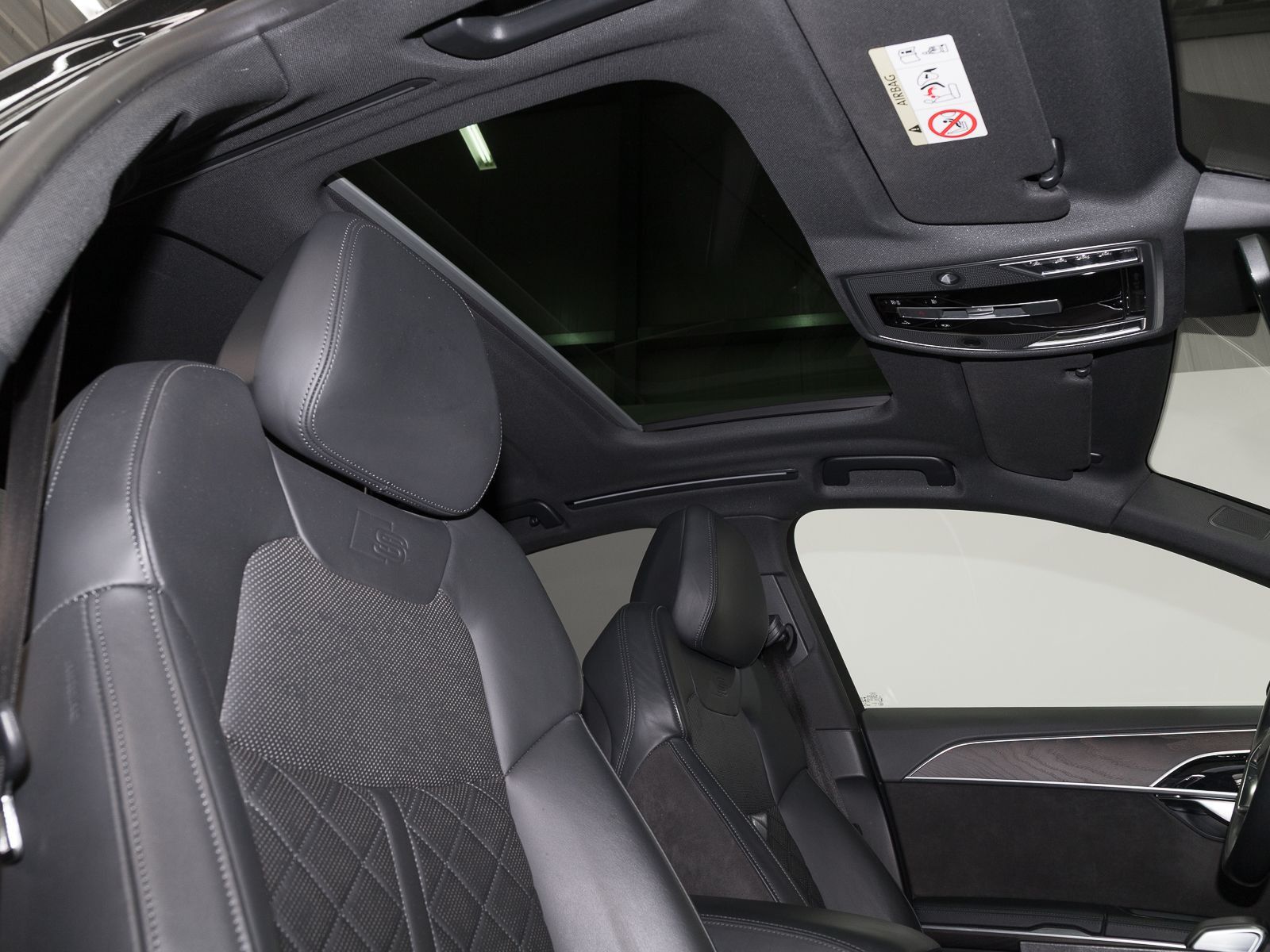 Audi A8 60 TFSIe Q MATRIX LASER - Samsaru's Car Outlet