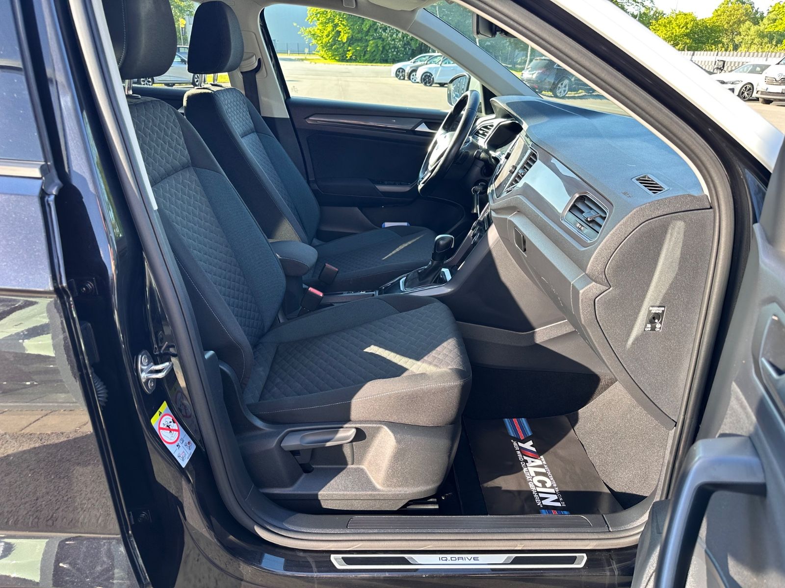 Volkswagen T-Roc 2.0 TDI SCR DSG IQ.DRIVE - Samsaru's Car Outlet