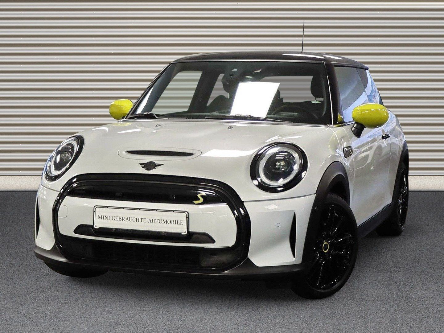 MINI Cooper SE Classic - Samsaru's Car Outlet