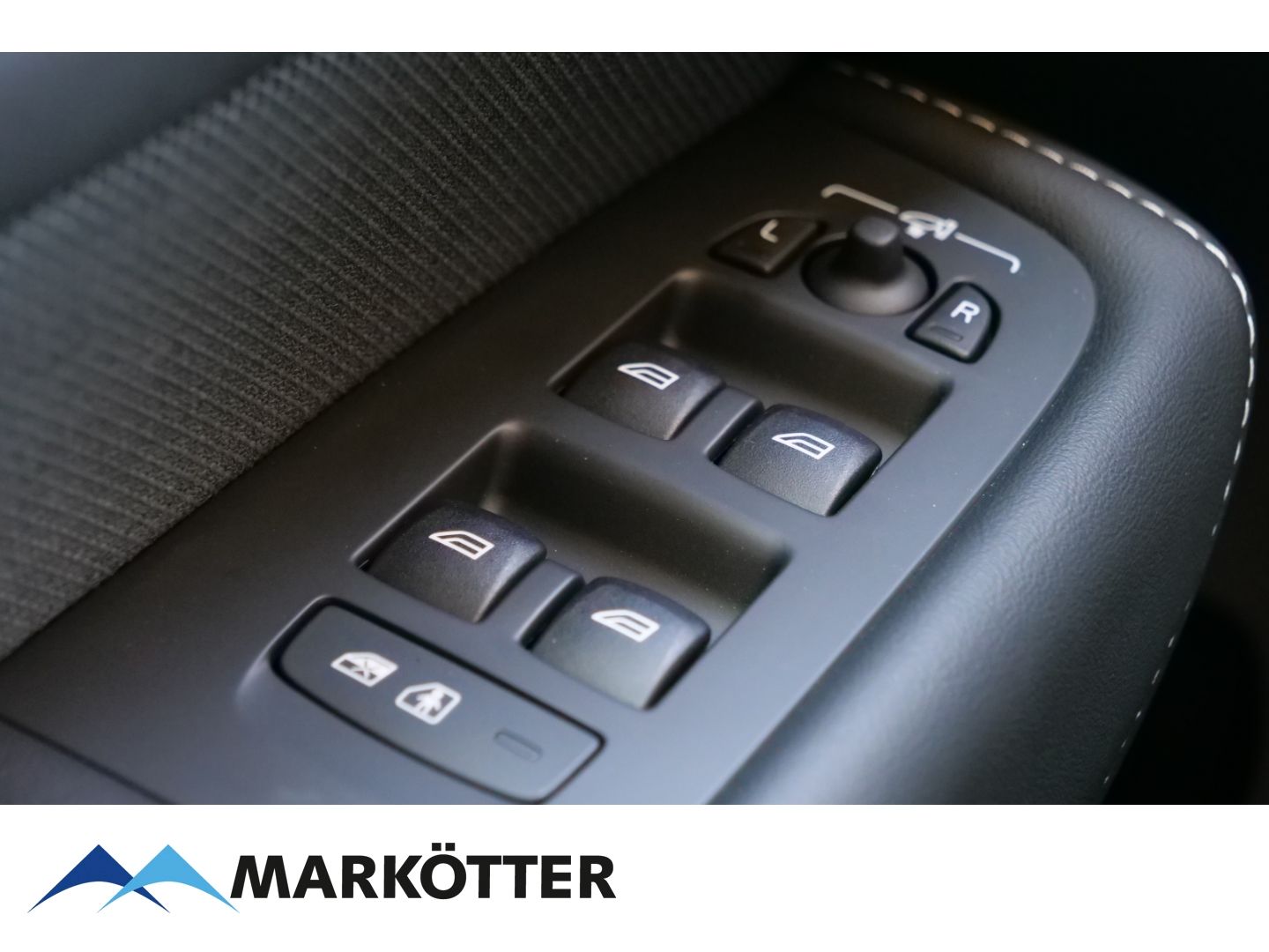 Volvo XC60 Plus Black Edition Plug-In Hybrid AWD T6 - Samsaru's Car Outlet
