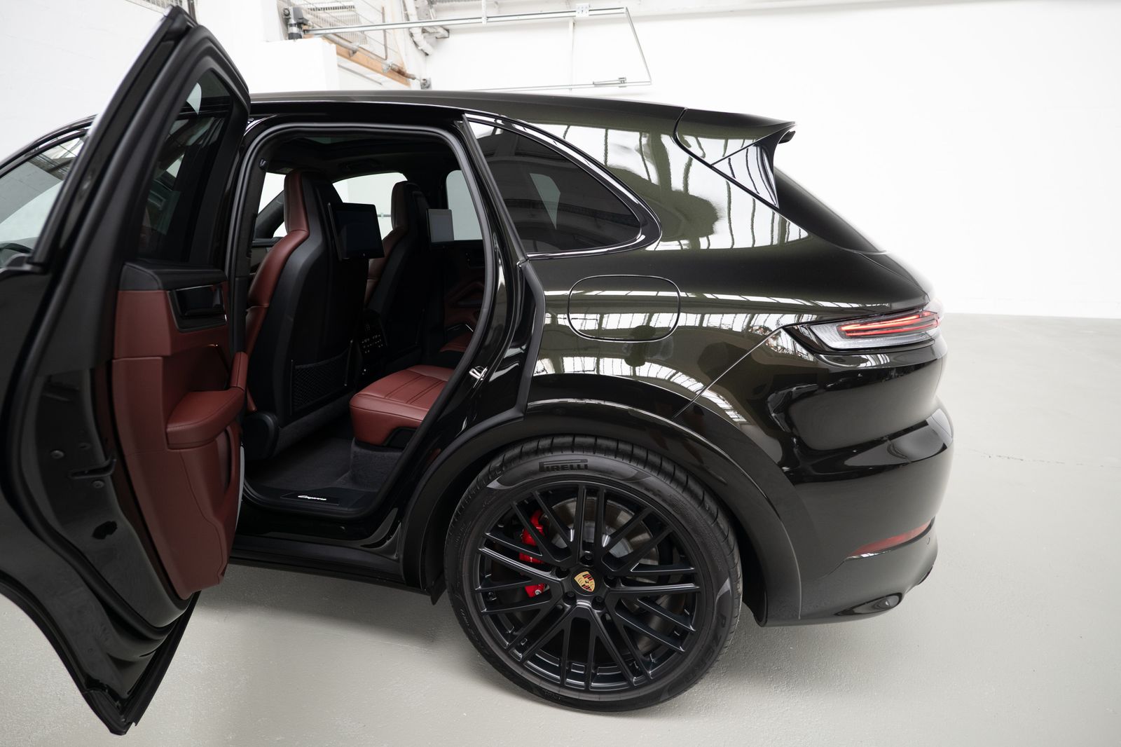 Porsche Cayenne S E-Hybrid I PTS Dunkeloliv I Burmester