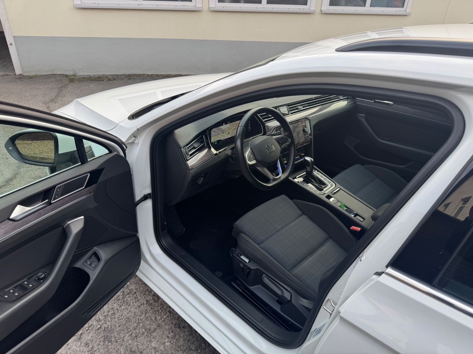 Volkswagen Passat Variant GTE DSG - Samsaru's Car Outlet