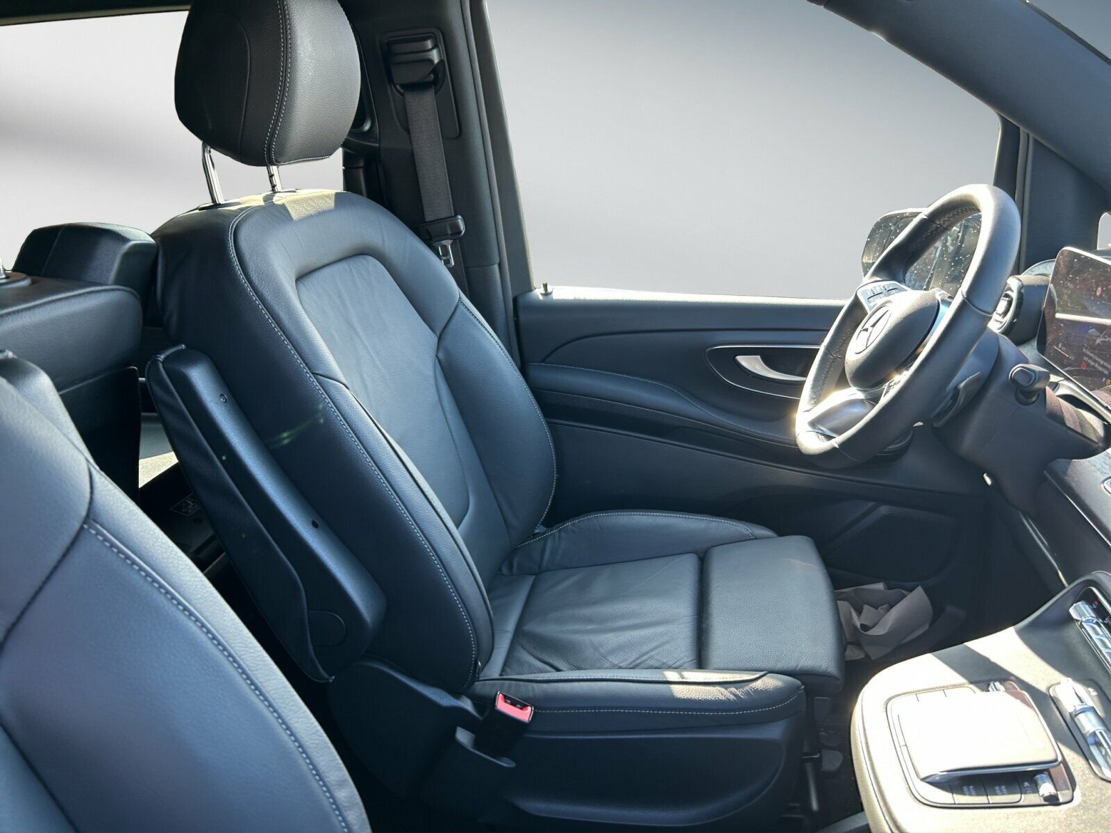 Mercedes-Benz V 300 d AVANTGARDE - Samsaru's Car Outlet