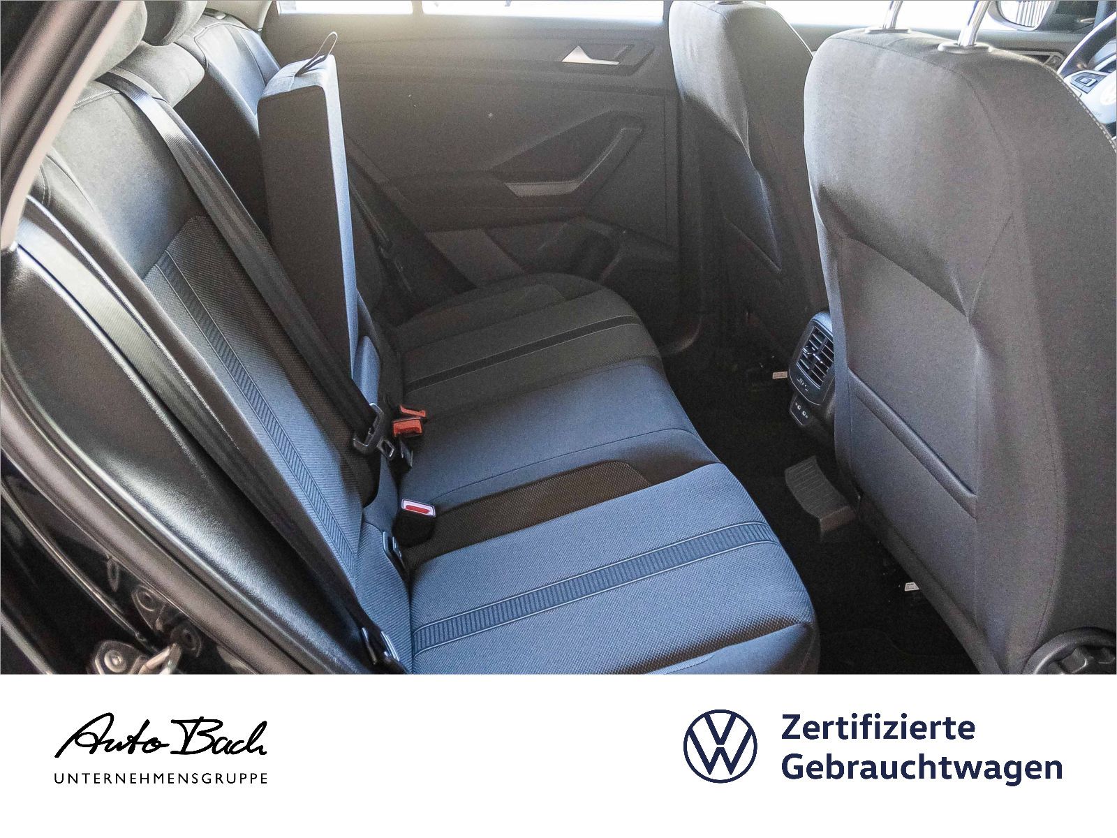 Volkswagen T-Roc 1.5 TSI Life DSG - Samsaru's Car Outlet