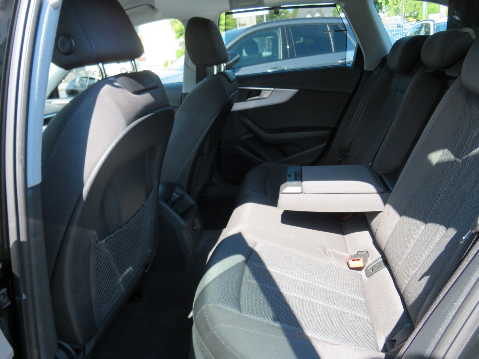Audi A4 Avant 30 TDI advanced S-tronic - Samsaru's Car Outlet