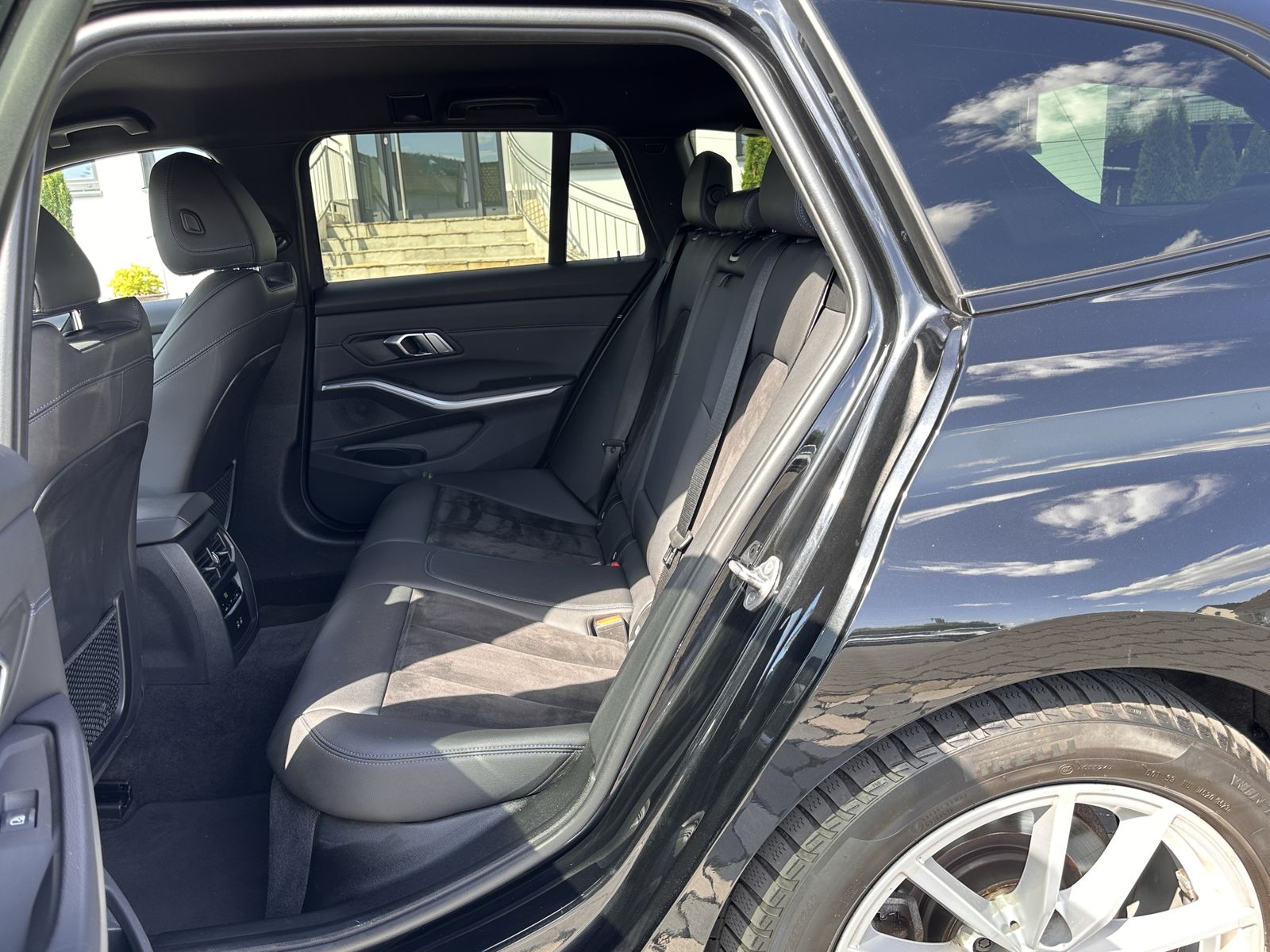 BMW 320 d xDrive M Sport - Samsaru's Car Outlet