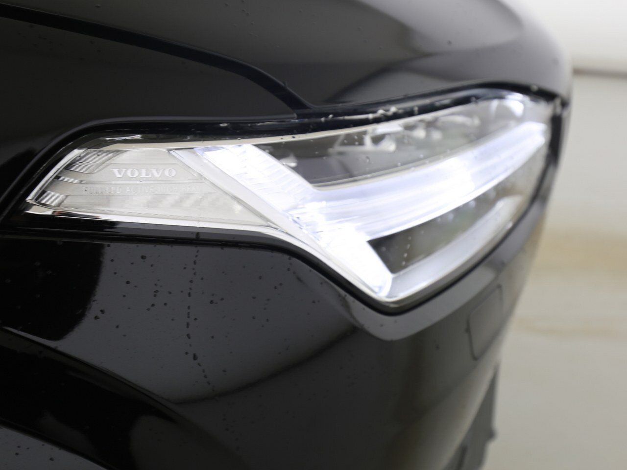 Volvo XC90 Recharge T8 Plus Dark - Samsaru's Car Outlet