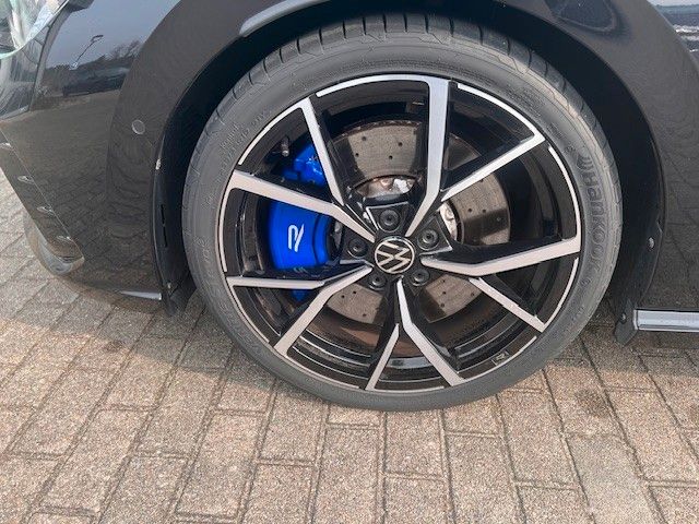 Volkswagen Golf VIII Lim. R 4Motion - Samsaru's Car Outlet