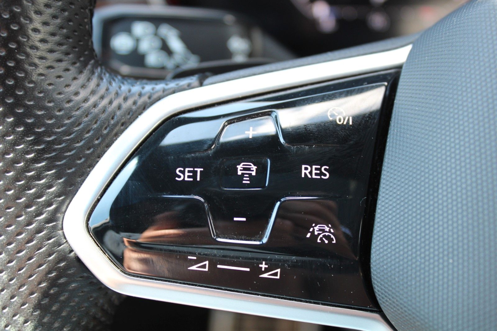 Volkswagen Touareg TDI R-Line - Samsaru's Car Outlet