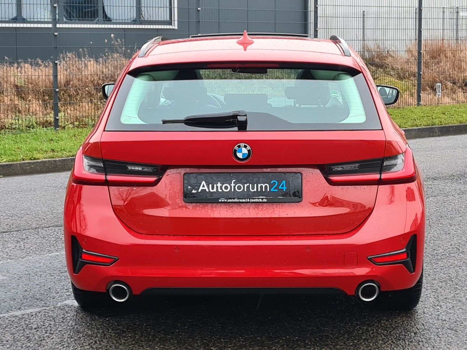 BMW 3 Touring 320 i Sport Line - Samsaru's Car Outlet