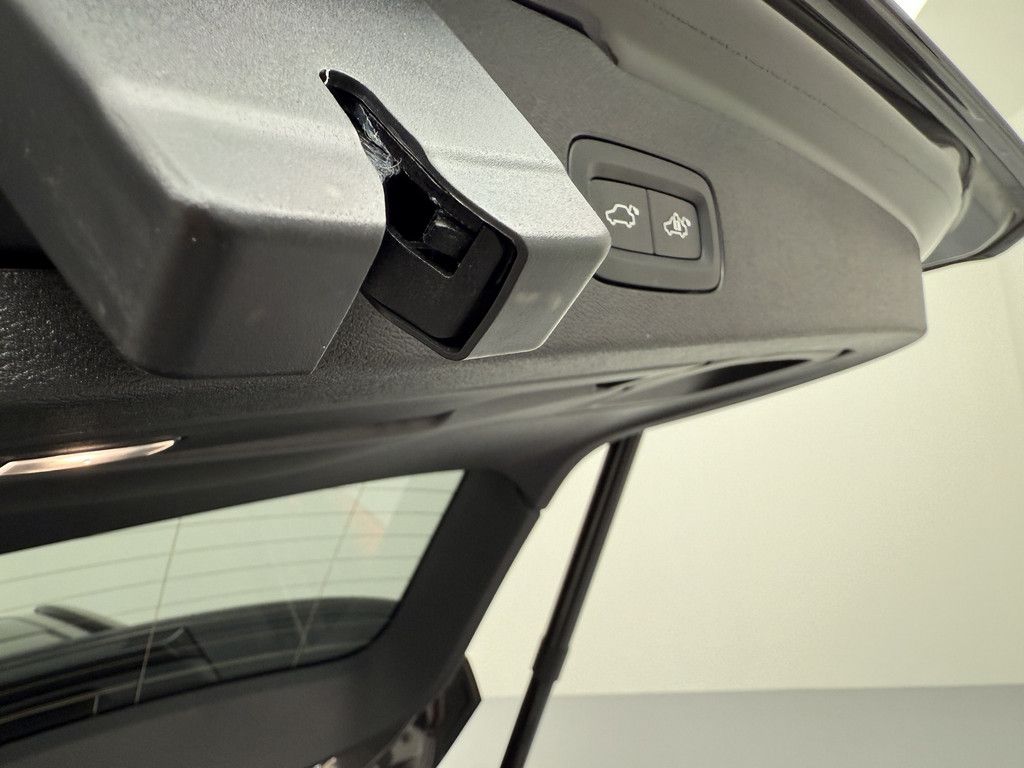 Volvo V60 T6 Plus Dark Recharge Plug-In Hybrid AWD