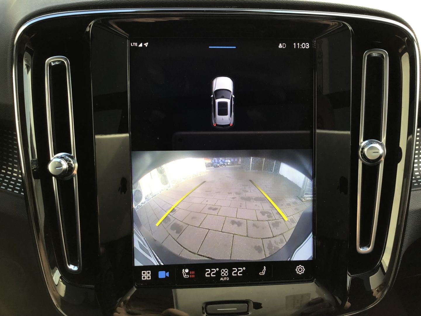 Volvo XC40 Pro Recharge AWD Cam AHK PanoDach