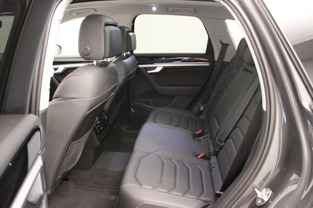 Volkswagen Touareg Elegance 4M 3.0 TSI - Samsaru's Car Outlet