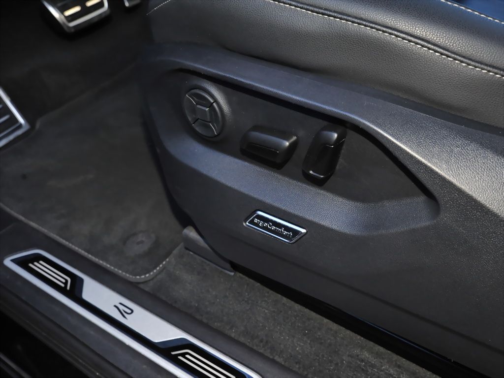 Volkswagen Touareg 3.0 TDI 4M R-Line - Samsaru's Car Outlet