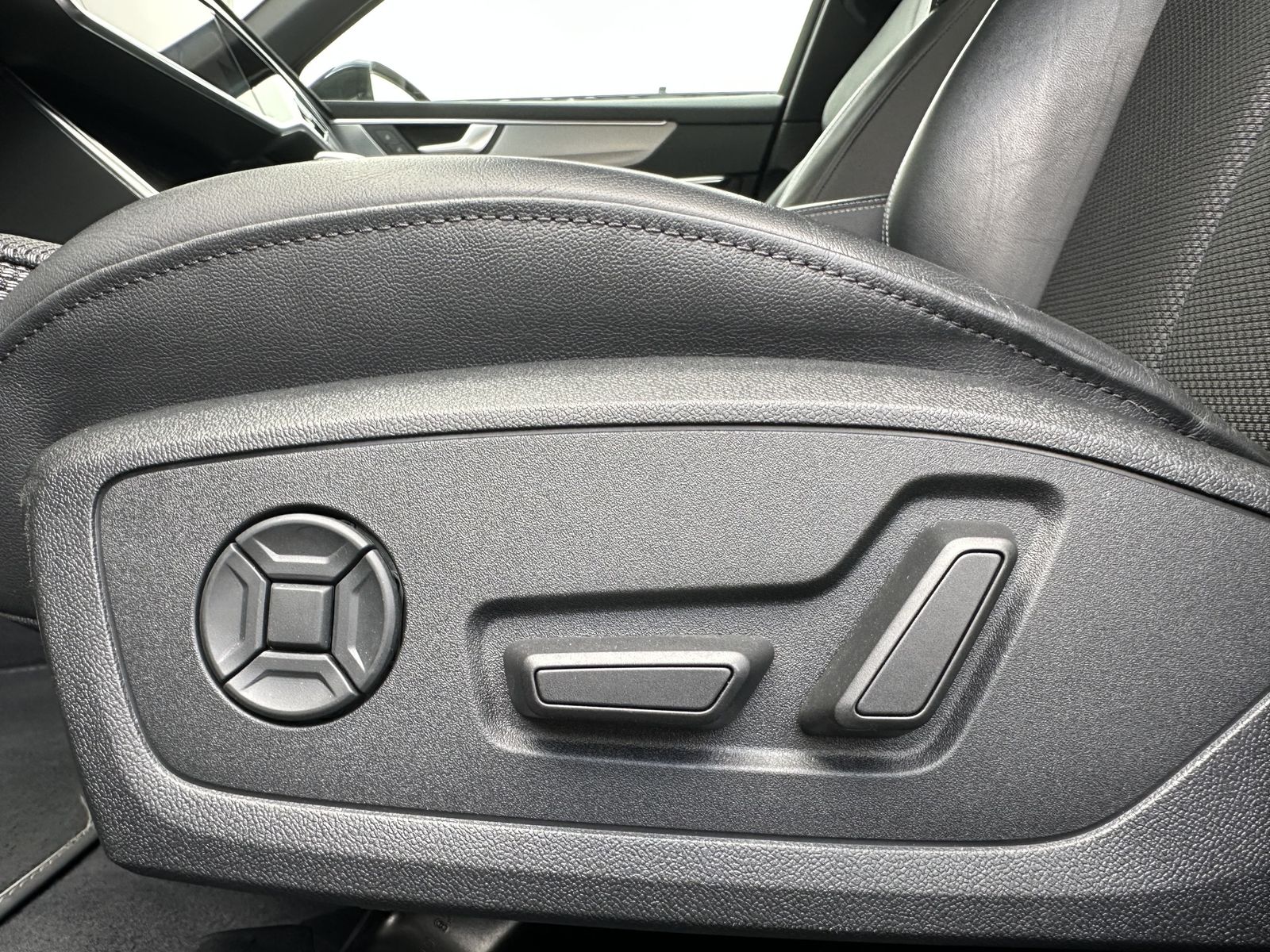 Audi A6 Avant 45 TFSI Qu S-Line NAV+LED+B&O+360°+AHK