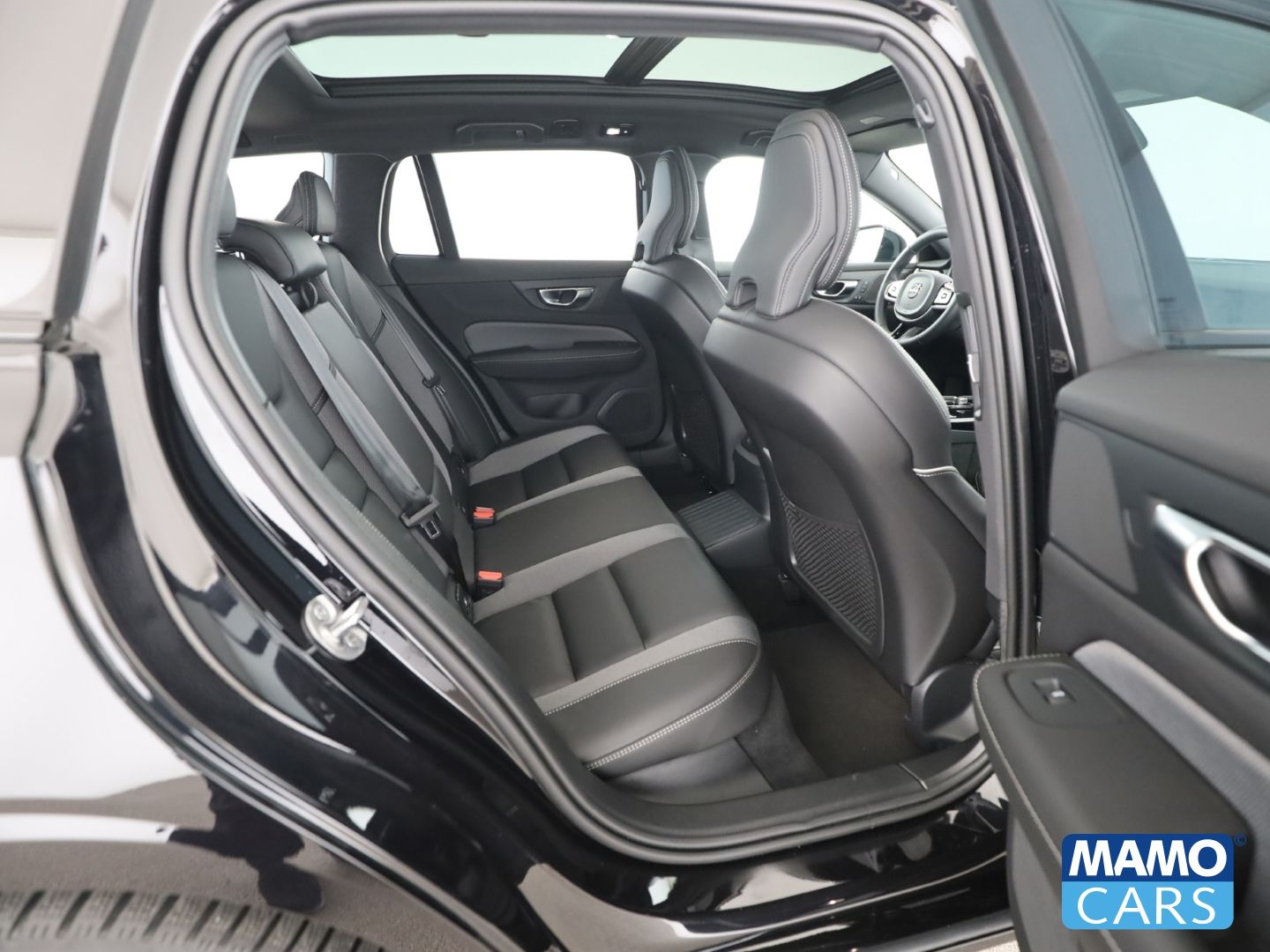 Volvo V60 T6 Recharge AWD Ultra Dark Plug-In Hybrid