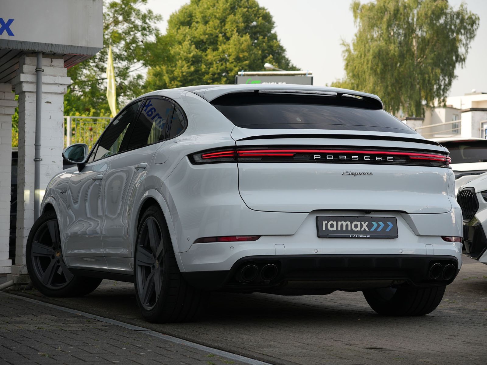 Porsche E-Hybrid Coupé SPORTDESIGN-ACC-LUFTF.-PANO-VOLL