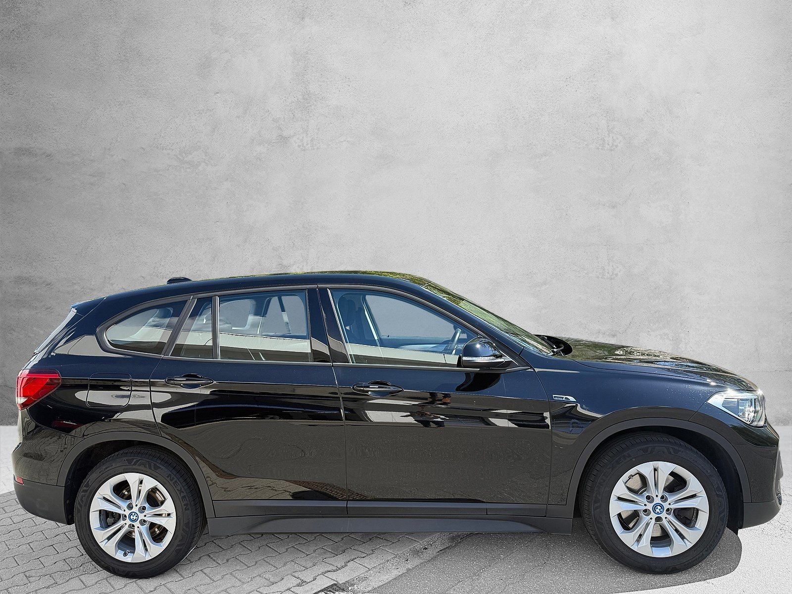 BMW X1 xDrive25e - Samsaru's Car Outlet