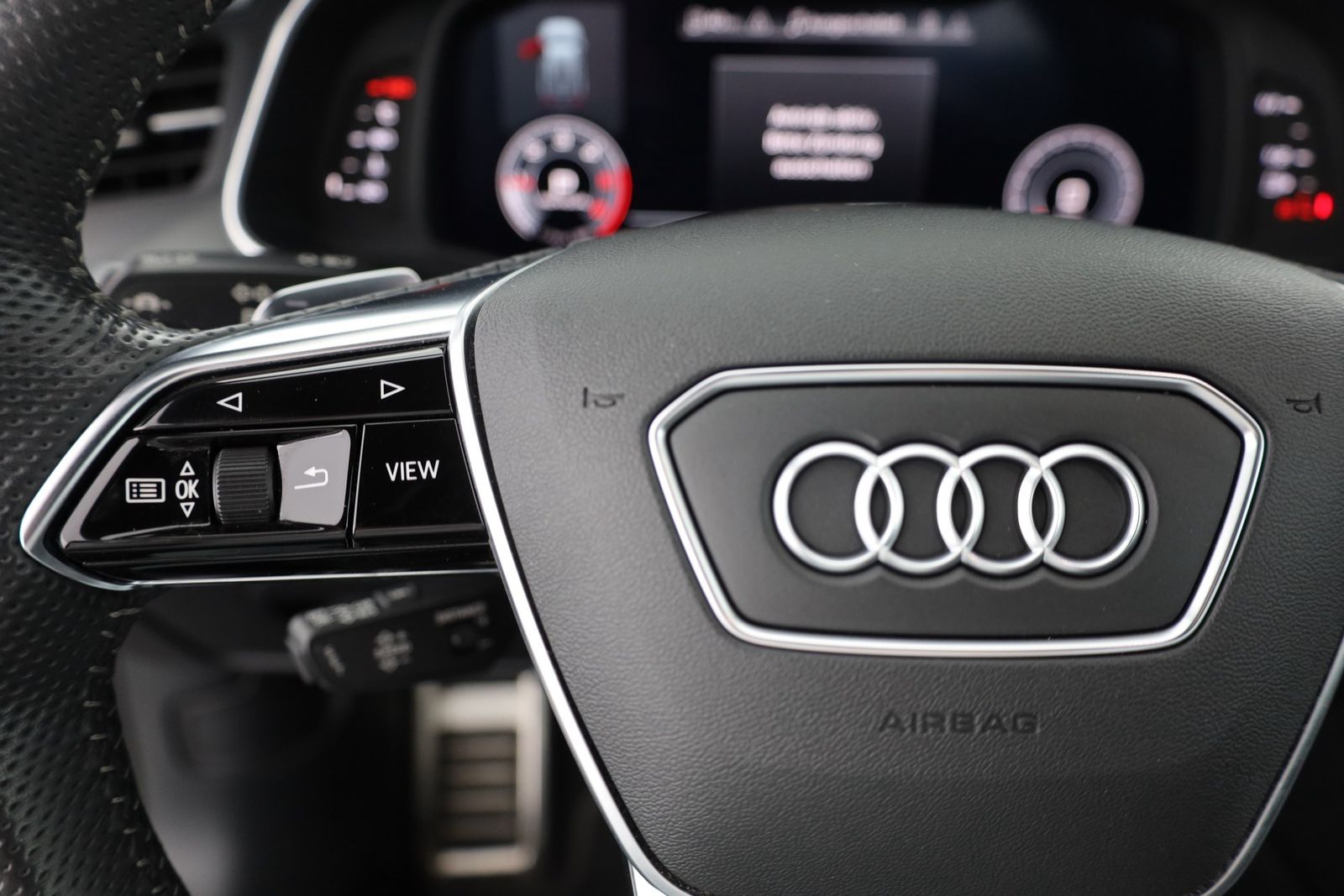 Audi A6 Avant 40 TDI quattro S line - Samsaru's Car Outlet