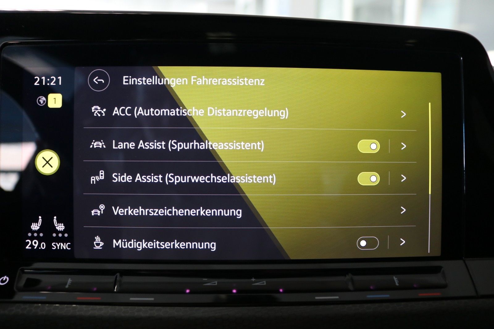 Volkswagen Golf VIII GTD AHK HUD STHZ Matrix Pano Kamera