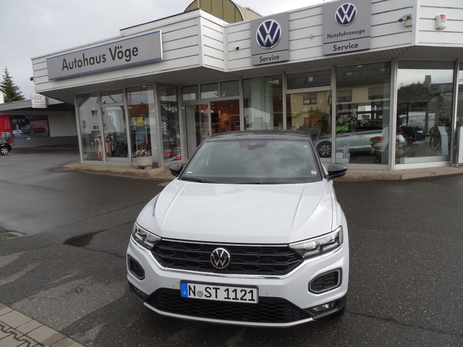 Volkswagen T-Roc 1.5 TSI DSG ACTIVE - Samsaru's Car Outlet