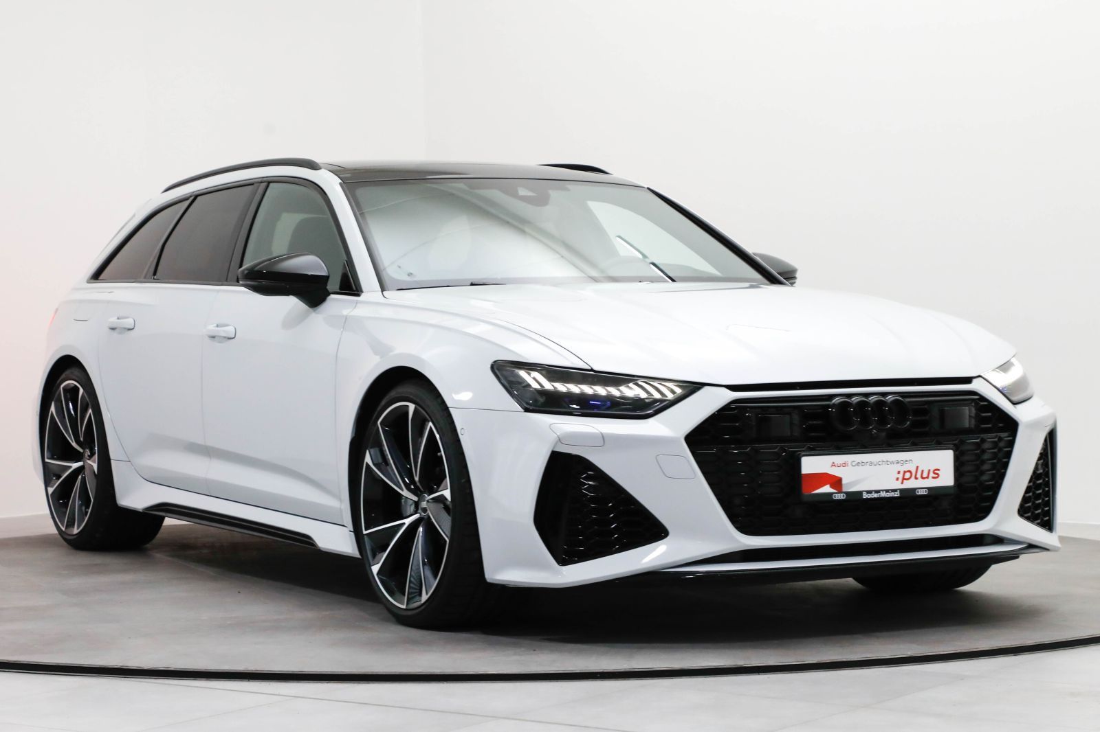 Audi RS 6 Avant AHK Matrix HUD Keramik Pano 305km/h