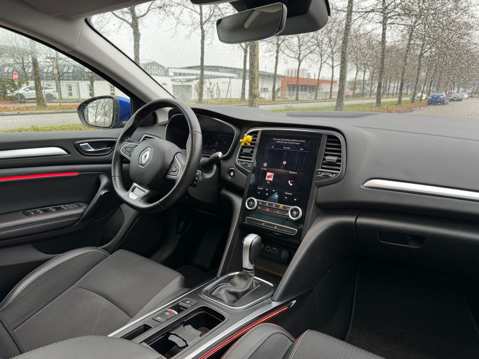 Renault Megane TCe 140 Intens Grandtour - Samsaru's Car Outlet